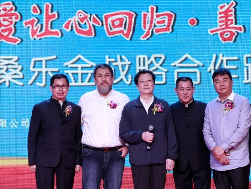 国家一级演员,刘备扮演者孙彦军(中),著名影视演员,关羽扮演者