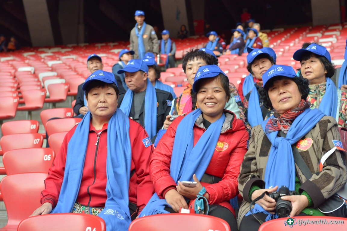 天基权万千爱心汇聚鸟巢