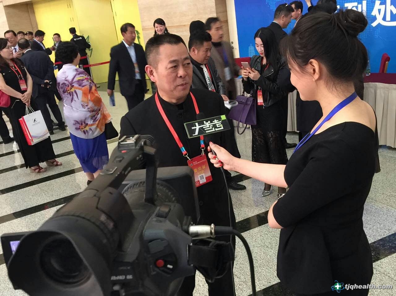 天基权集团释延豹董事长张来兴副董事长回故乡出席第十届河南囯际投资