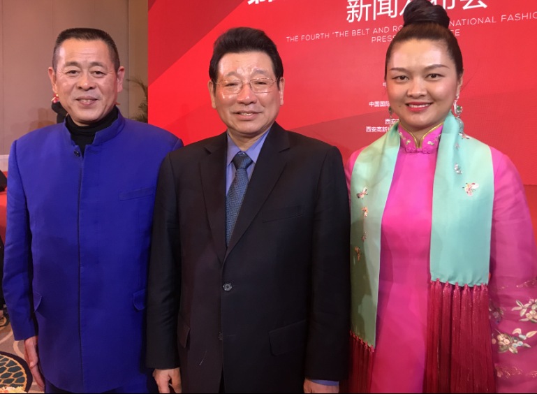 天基权集团董事长兼总裁释延豹与海军原政治委员胡彦林上将在会场合影